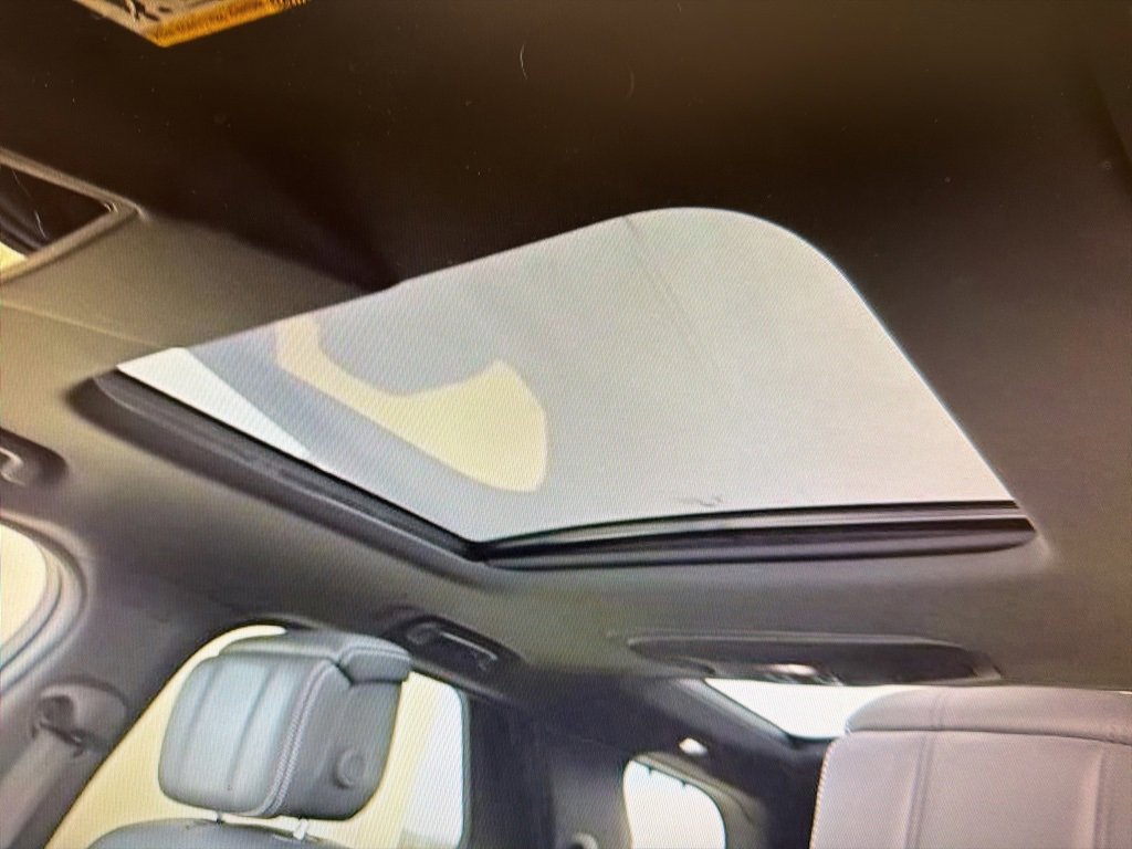 Used 2023 Land Rover Discovery S R-Dynamic image 6