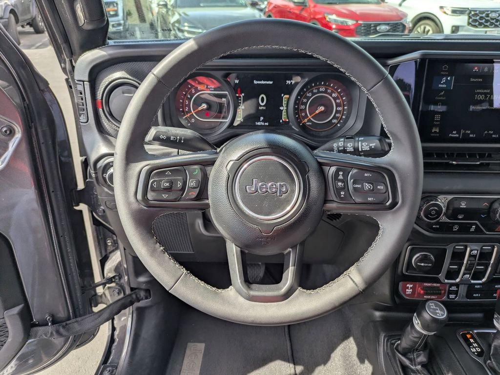 Used 2025 Jeep Wrangler Unlimited Rubicon image 18