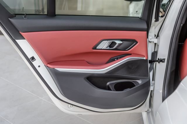 Used 2022 BMW M340i xDrive M340i xDRIVE - WHITE ON RED - w/ Driving Assistance Package image 22