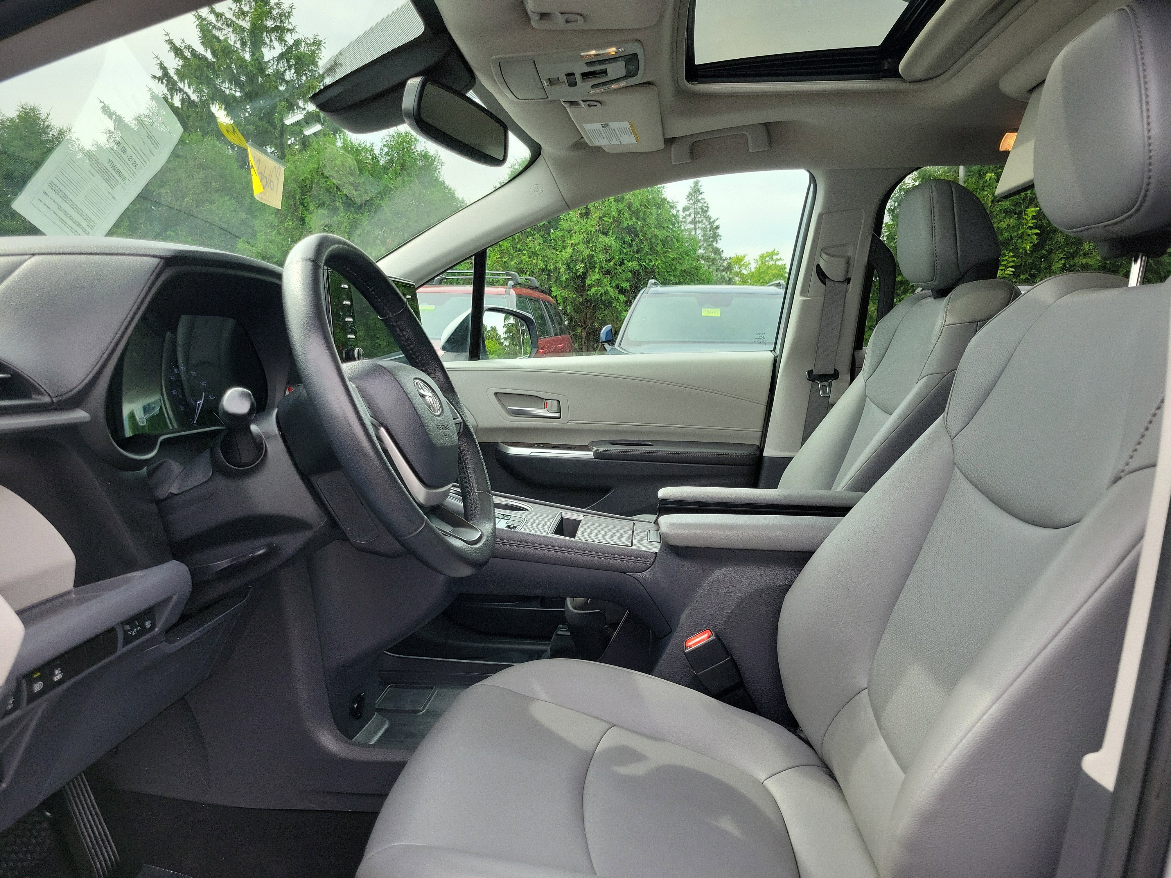 Used 2021 Toyota Sienna XLE w/ XLE Plus Package AWD/4WD image 15