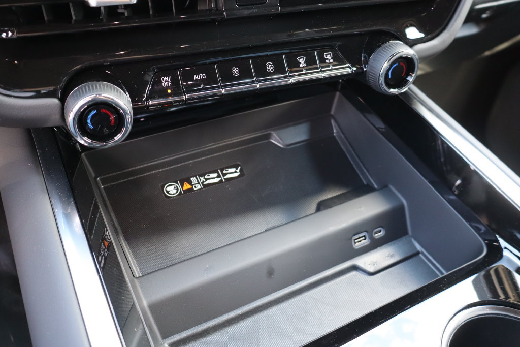 New 2026 Chevrolet Suburban High Country AWD/4WD image 28