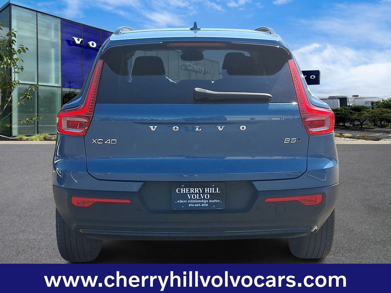 Certified 2023 Volvo XC40 B5 Plus w/ Driver Assist Package image 6