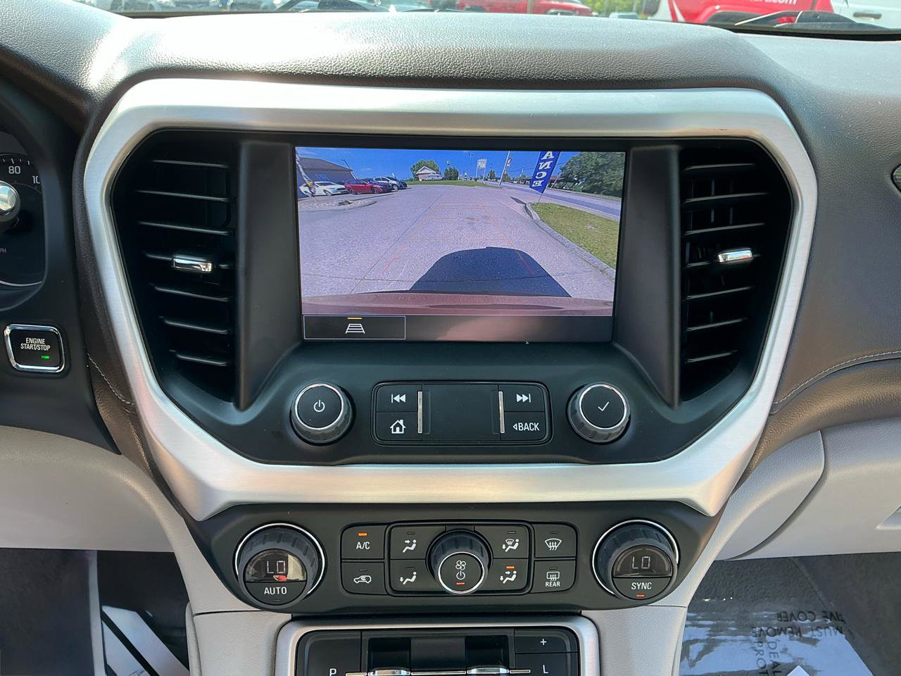 Used 2023 GMC Acadia SLT FWD image 20