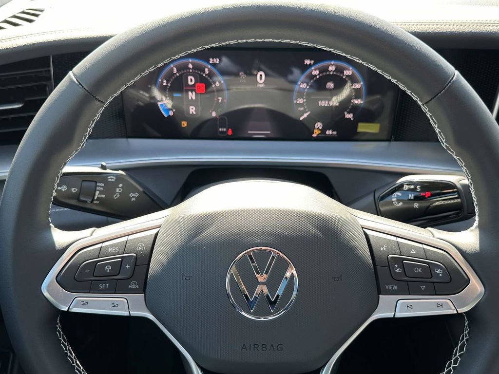 New 2025 Volkswagen Tiguan SE image 18