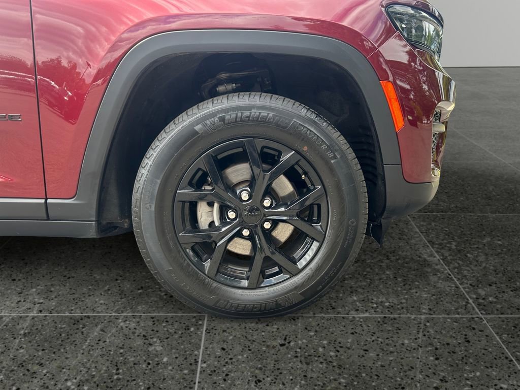 Used 2024 Jeep Grand Cherokee Altitude image 10