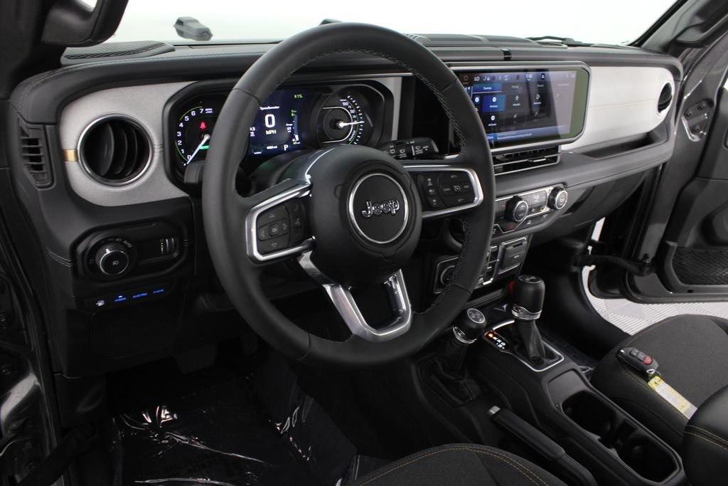Used 2025 Jeep Wrangler Unlimited Sahara AWD/4WD image 7
