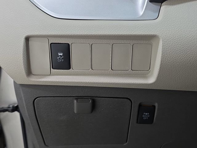 Used 2016 Toyota Sienna LE image 24