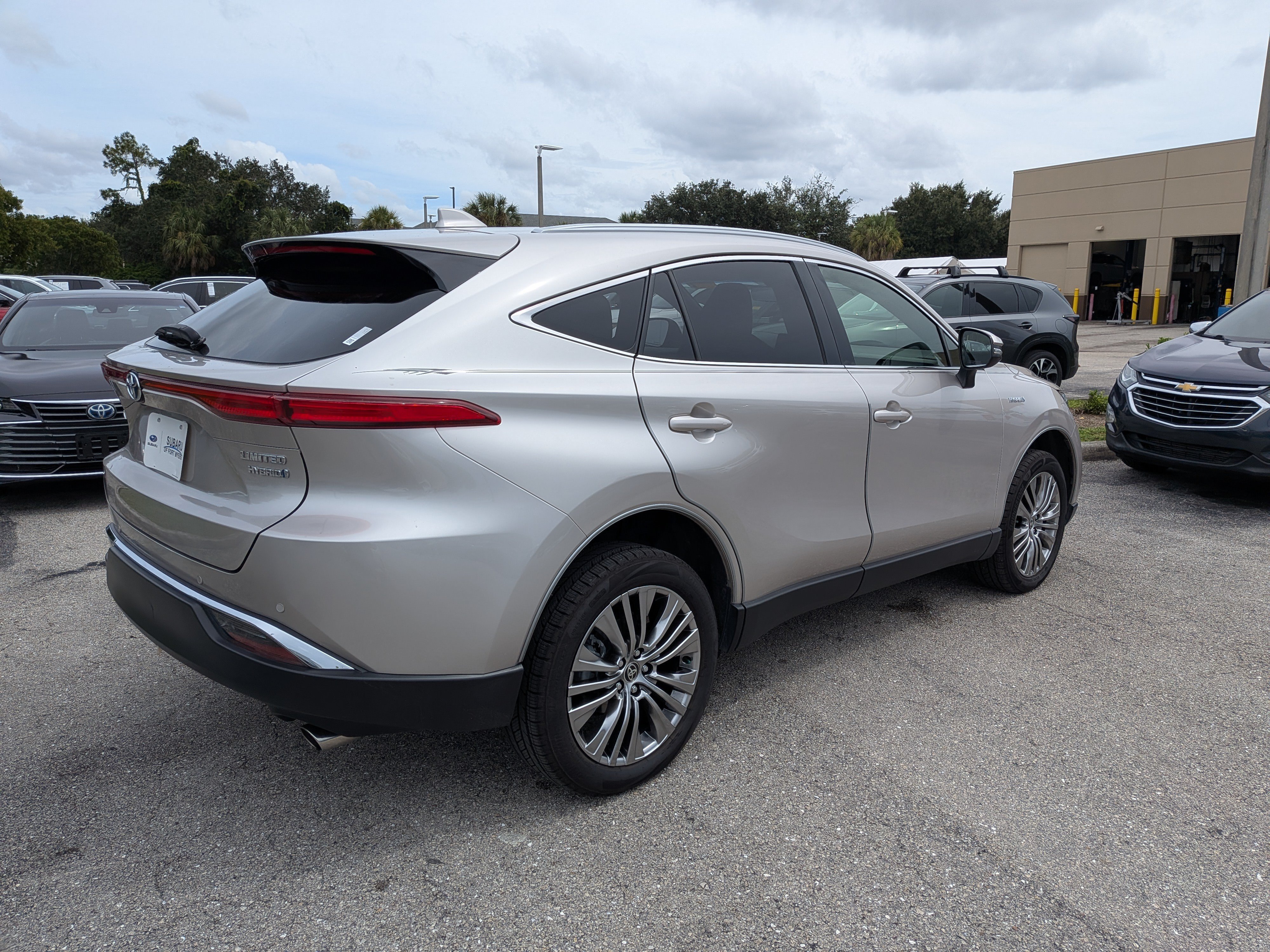 Used 2021 Toyota Venza Limited AWD/4WD image 4