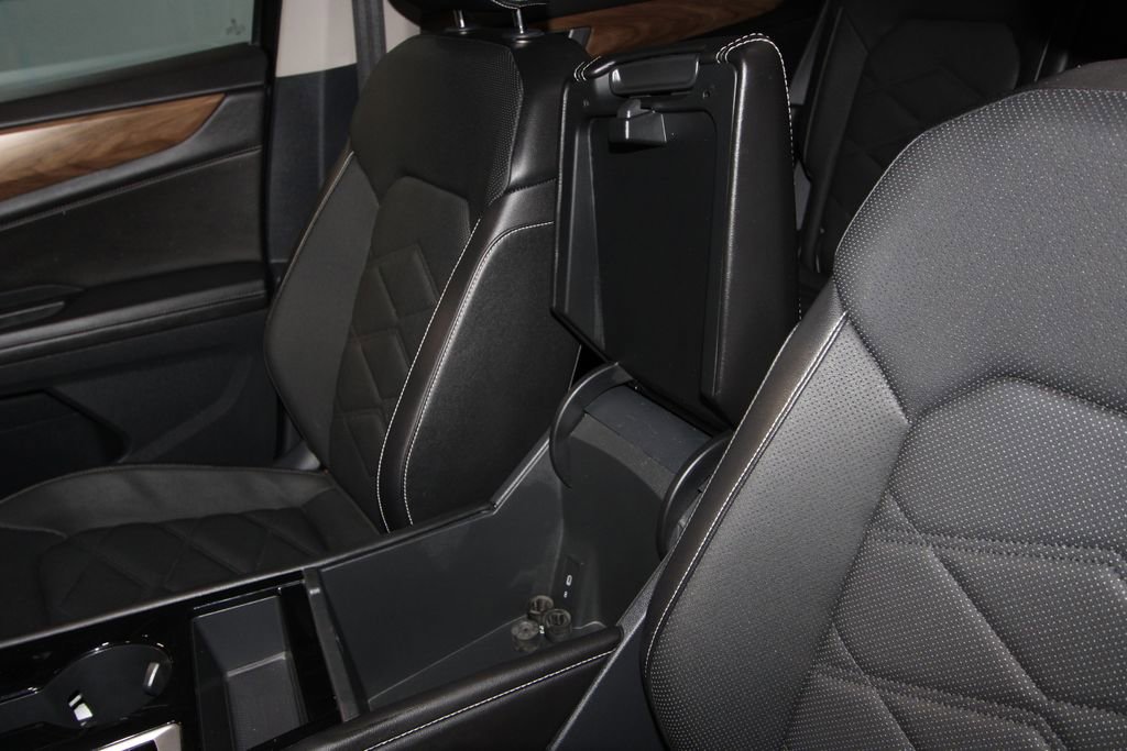 Used 2025 Volkswagen Atlas SE image 16