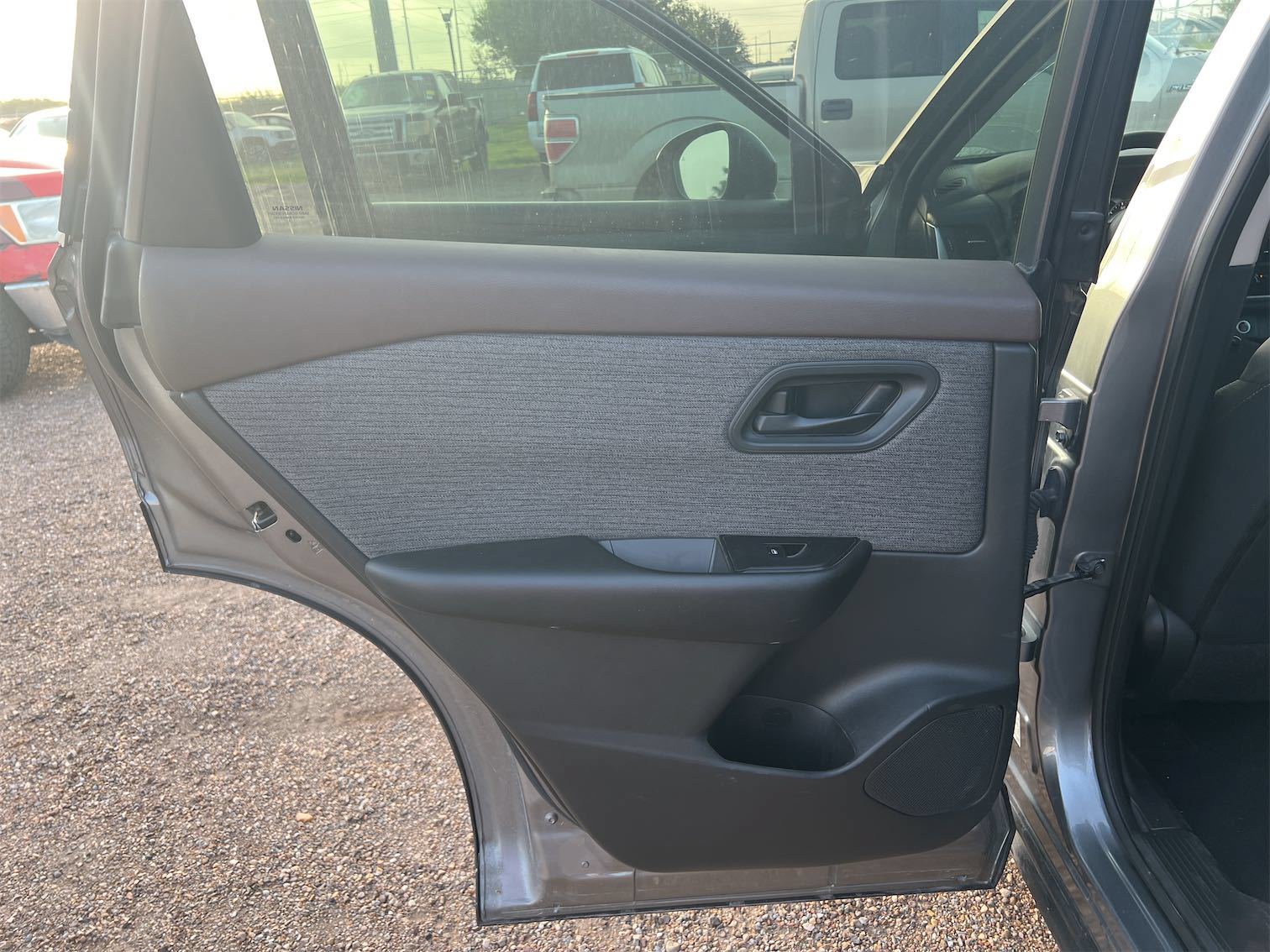Used 2023 Nissan Rogue S FWD image 10