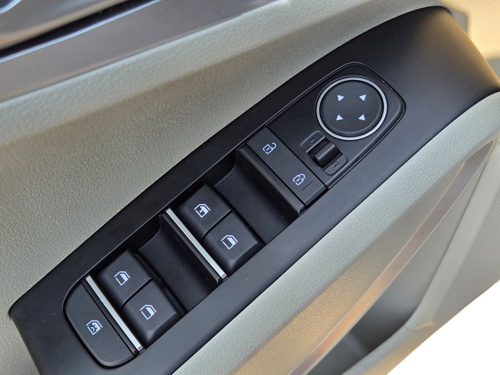 Used 2025 Kia Soul LX FWD image 16