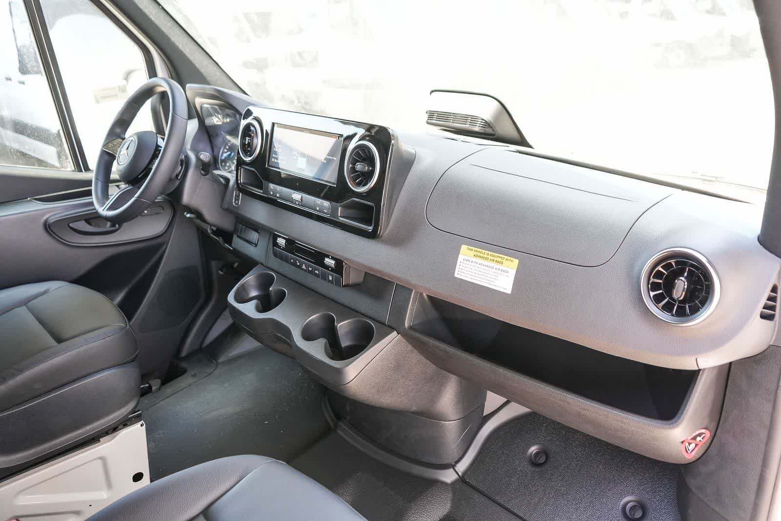 New 2025 Mercedes-Benz eSprinter 170 Cargo image 15