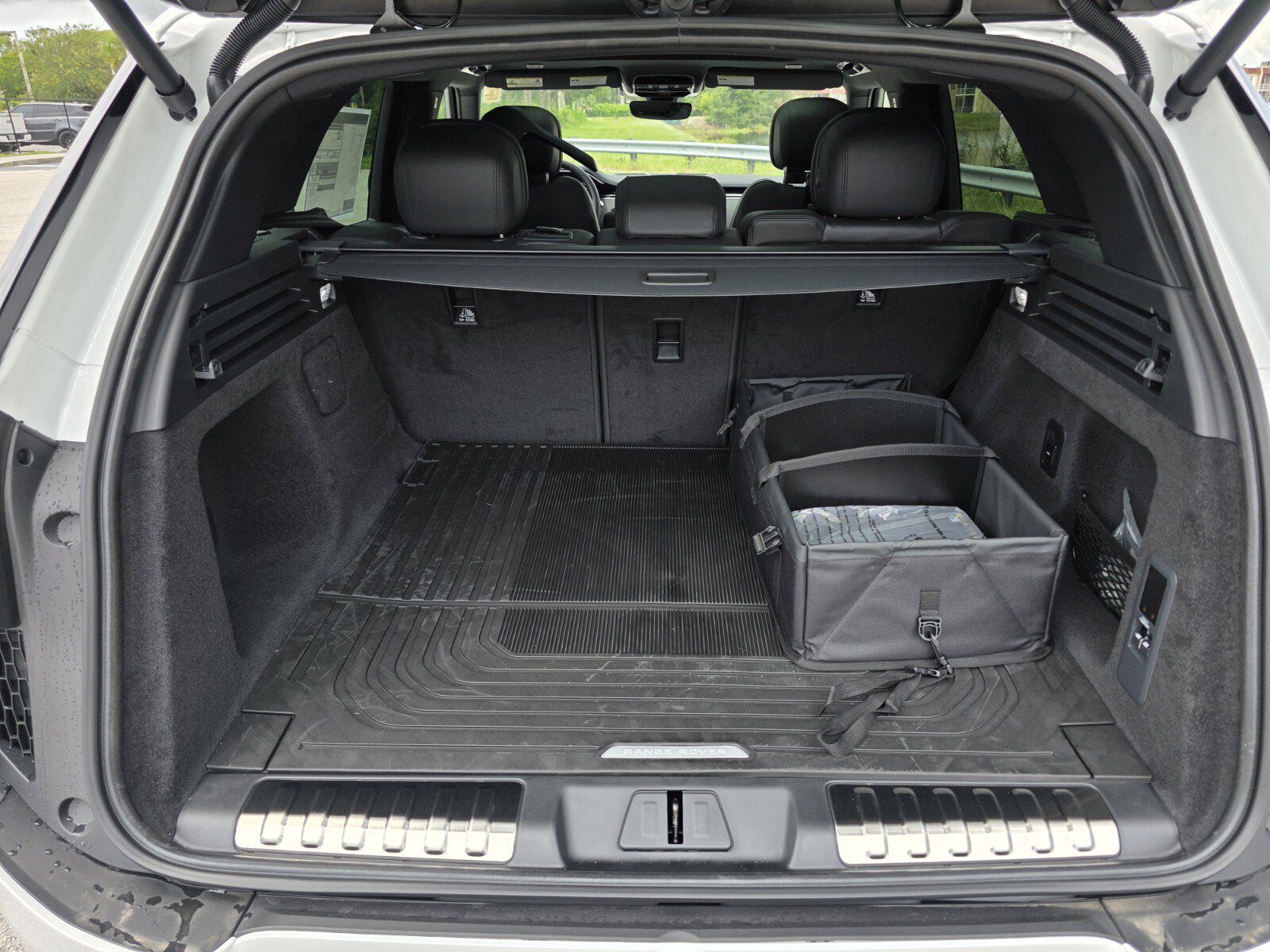 New 2026 Land Rover Range Rover Sport Dynamic SE AWD/4WD image 15