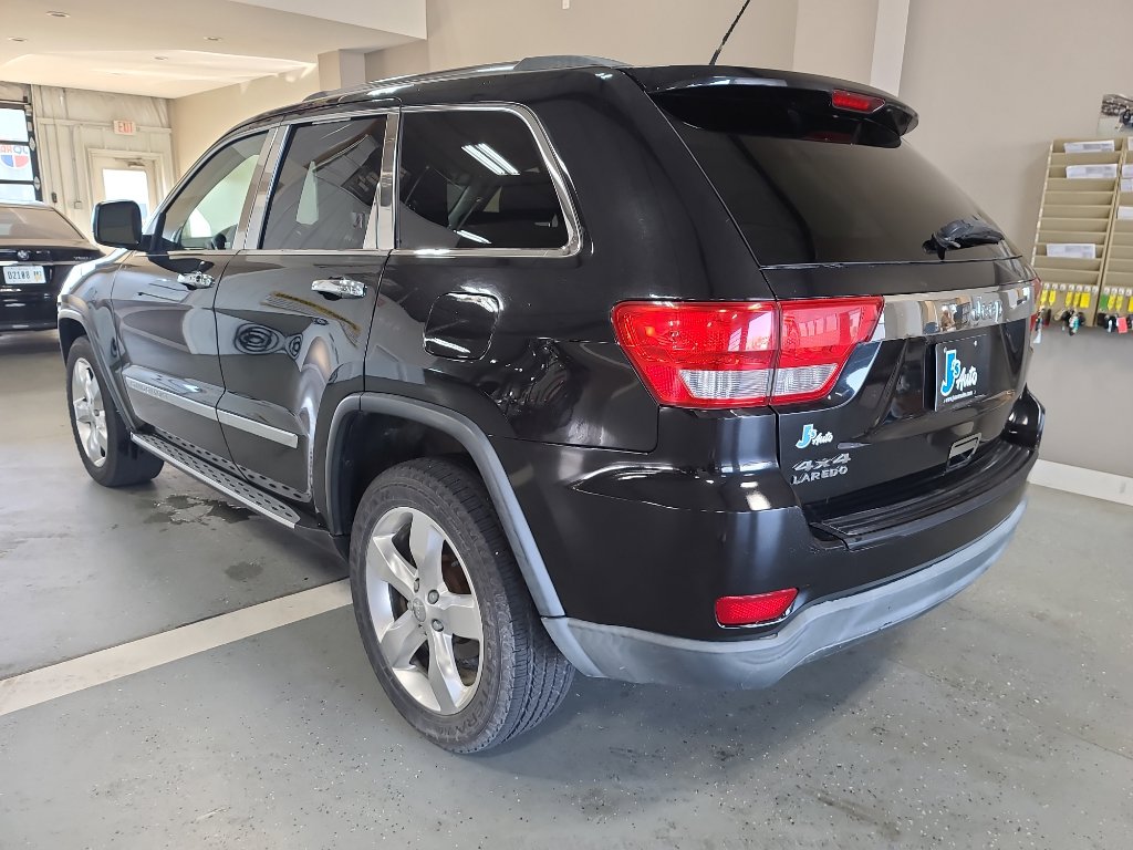 Used 2012 Jeep Grand Cherokee Laredo w/ Laredo E Group AWD/4WD image 5