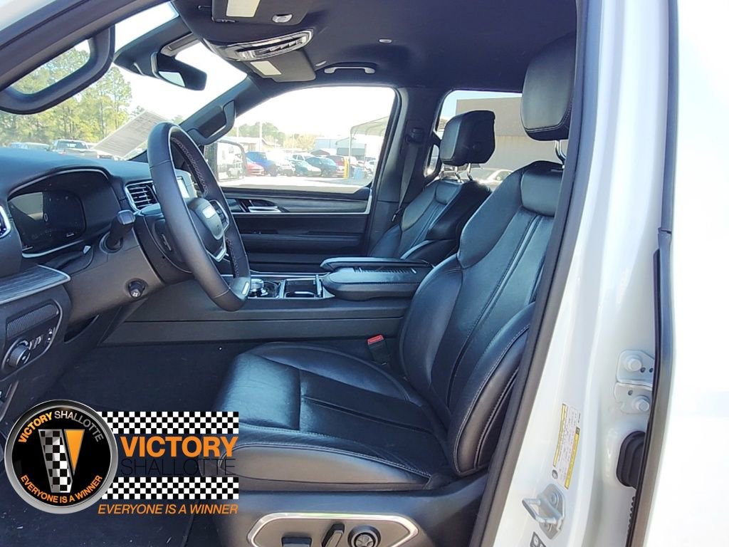 Certified 2024 Jeep Wagoneer Series II w/ Flexible Seating Group image 16