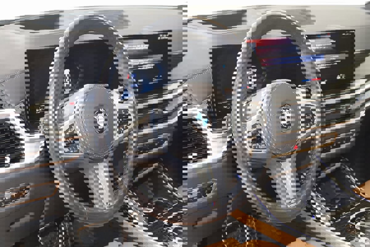 Used 2023 BMW X7 xDrive40i w/ M Sport Package image 6