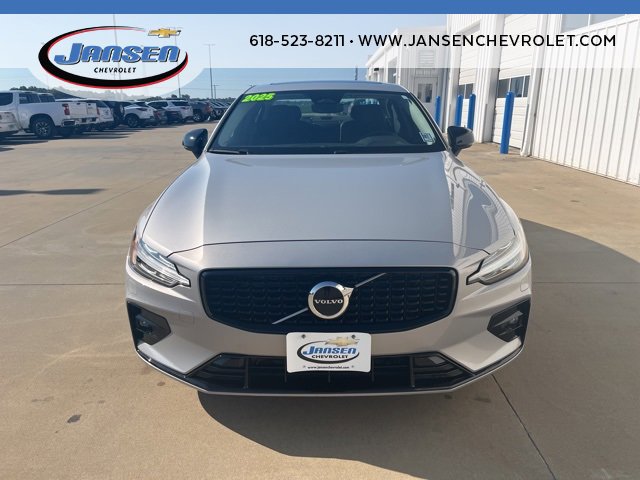 Used 2025 Volvo S60 B5 Core image 2