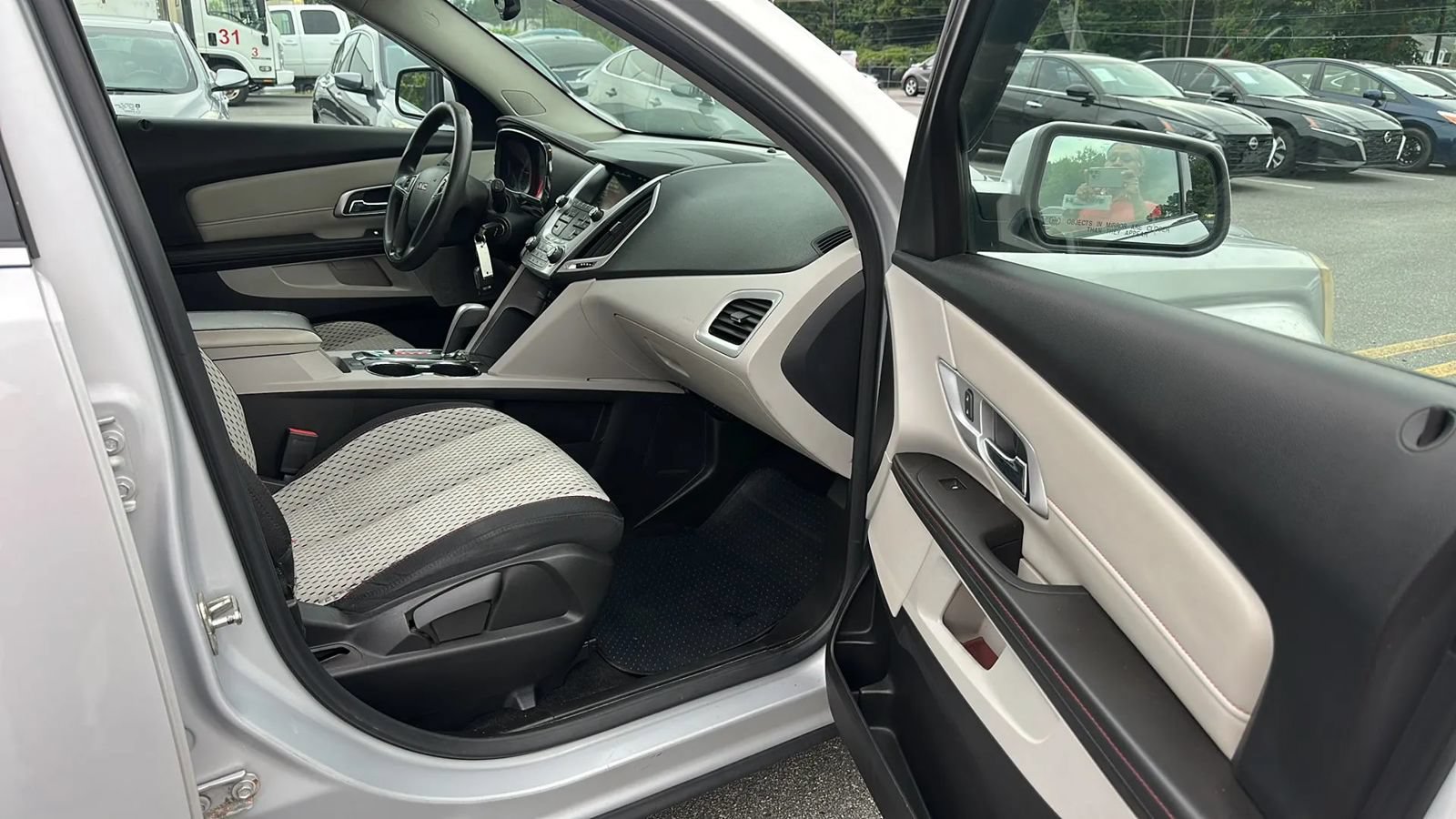 Used 2015 GMC Terrain SLE FWD image 29