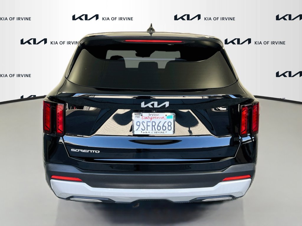 Certified 2025 Kia Sorento LX FWD image 7