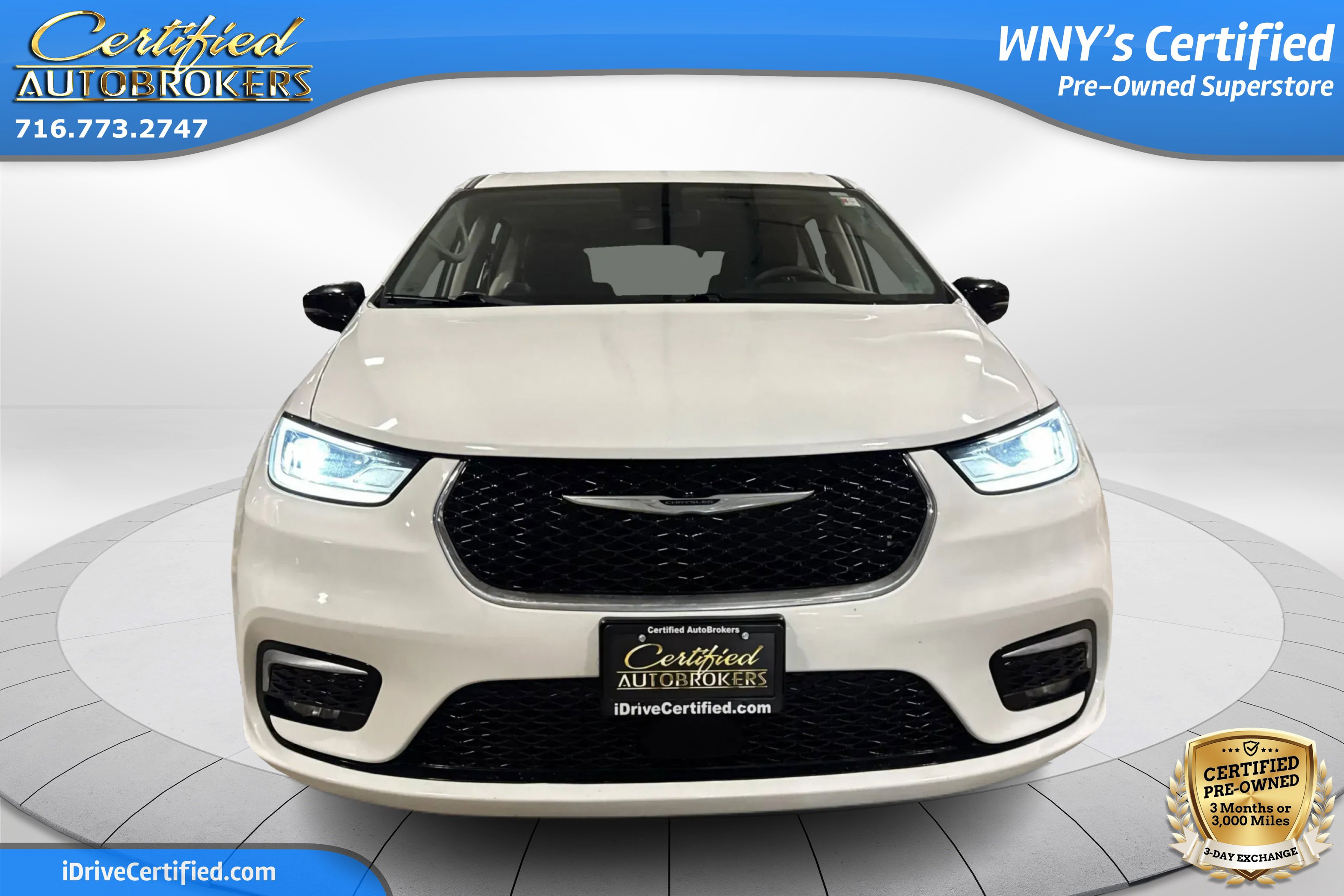 Used 2024 Chrysler Pacifica Touring-L FWD image 2