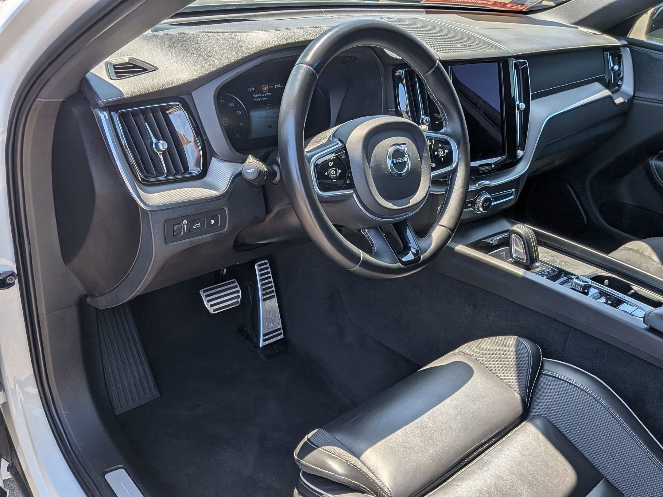 Used 2021 Volvo XC60 T8 R-Design w/ Advanced Package image 13