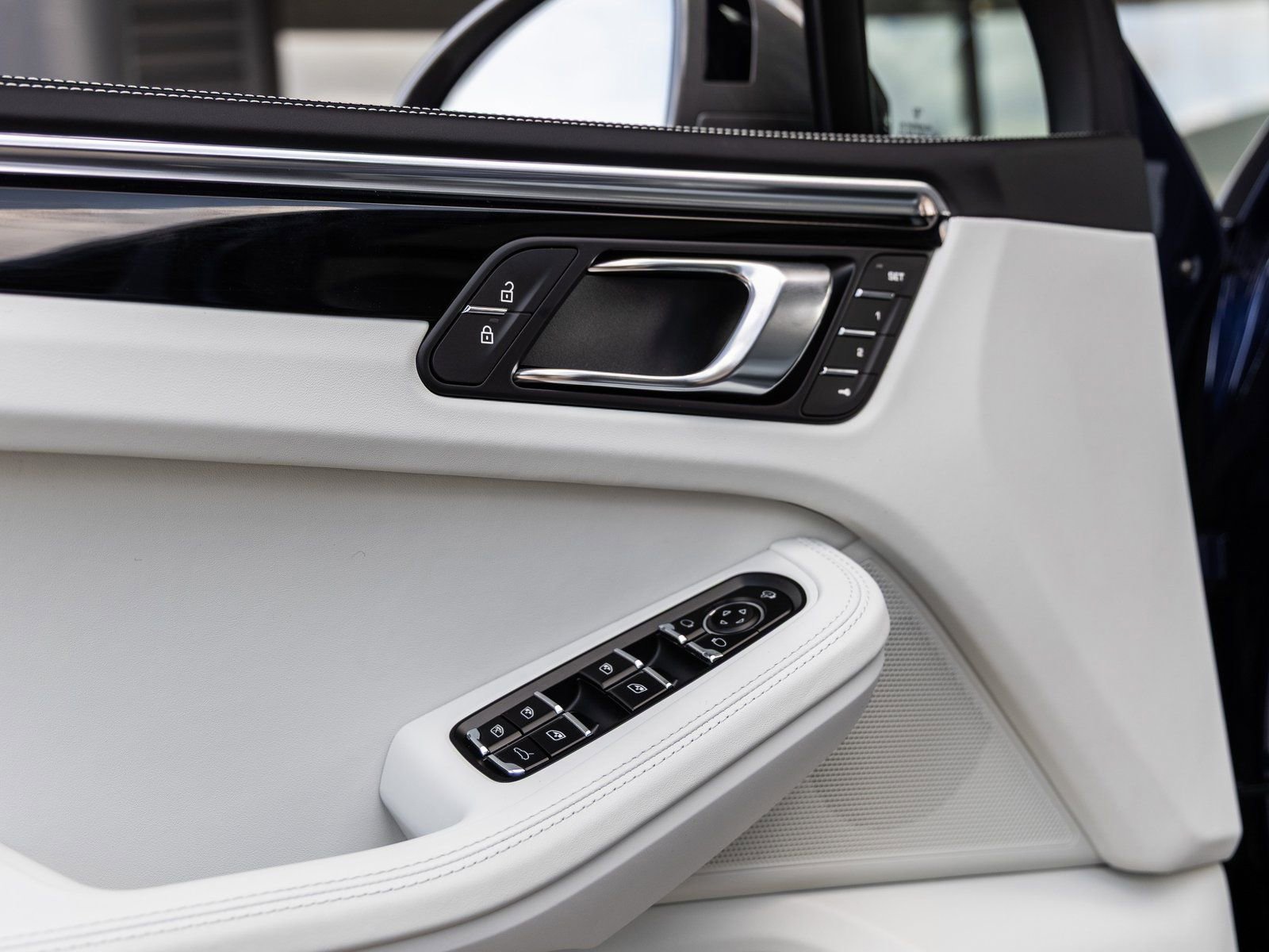 New 2026 Porsche Macan Turbo image 21