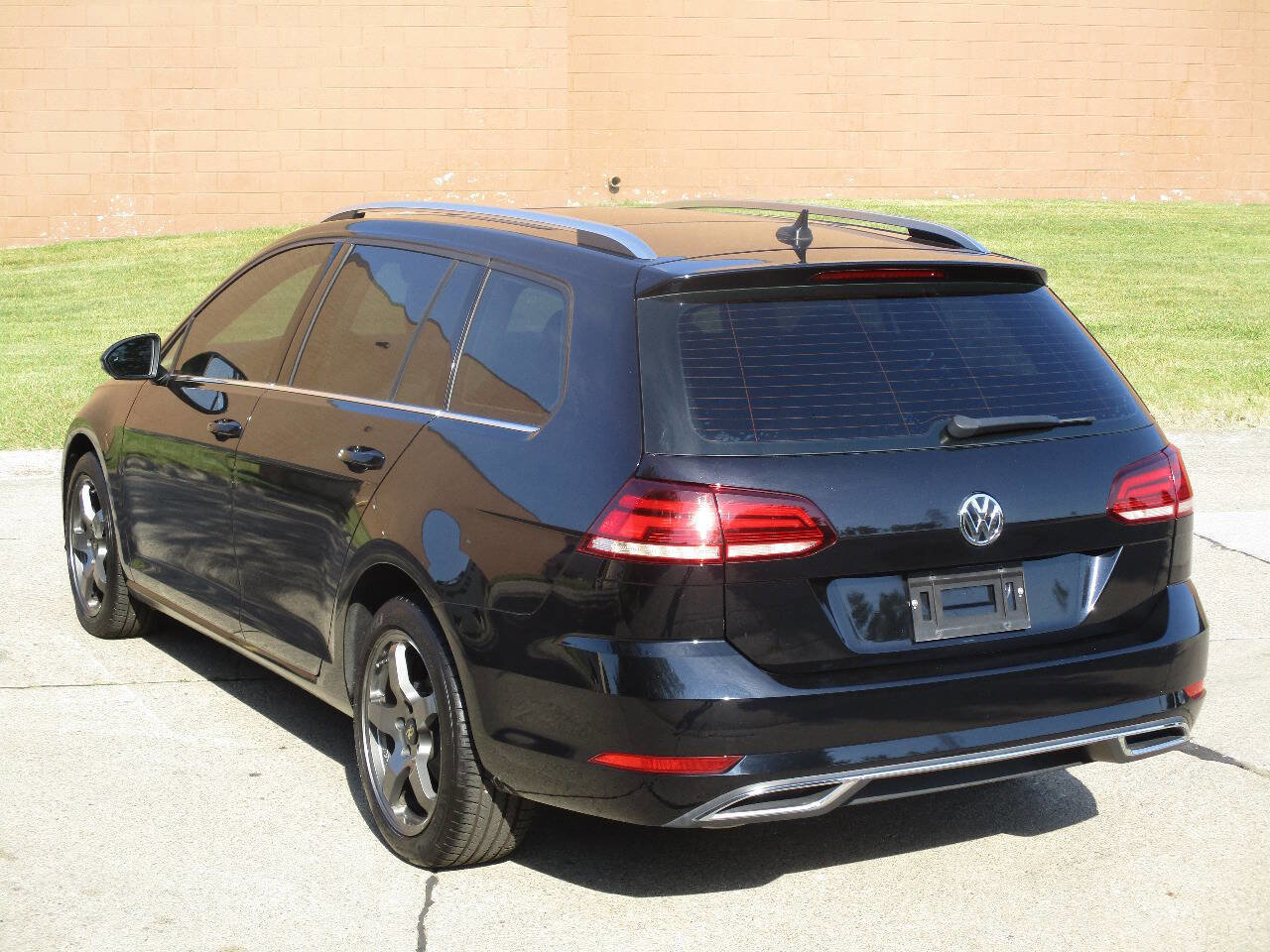 Used 2018 Volkswagen Golf SEL FWD image 31
