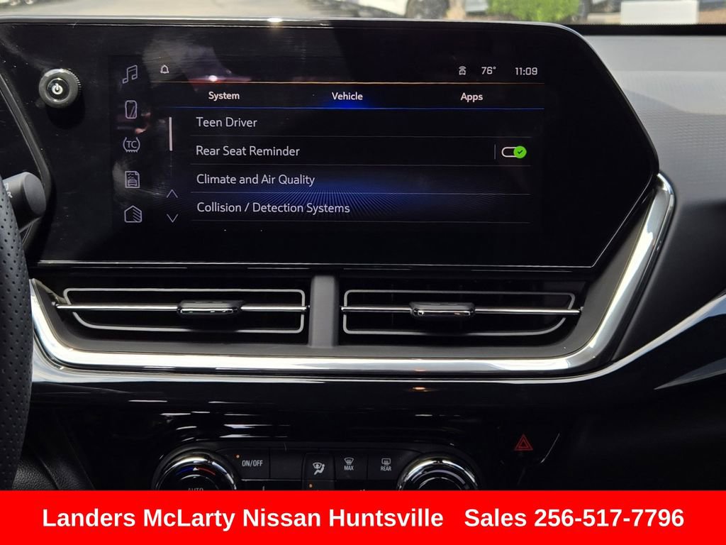 Used 2025 Chevrolet Trax RS w/ Driver Confidence Package FWD image 18