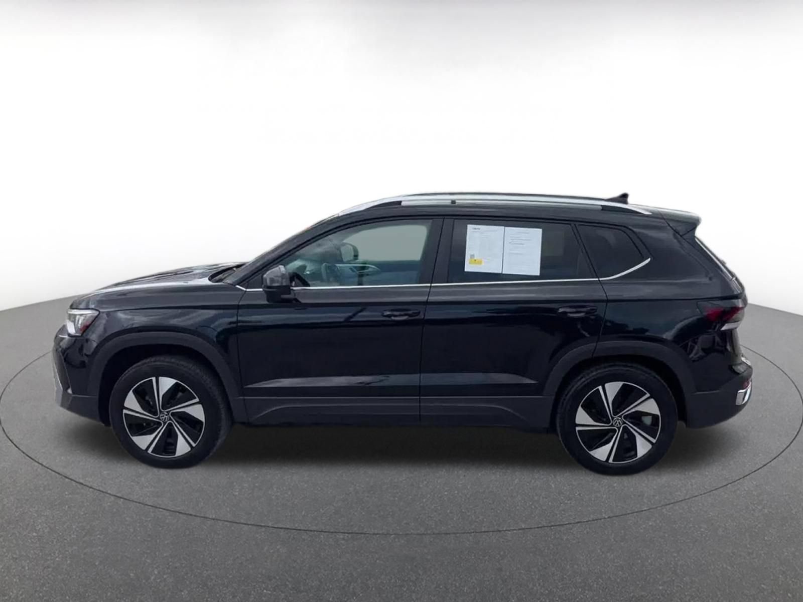 Used 2026 Volkswagen Taos SE AWD/4WD image 9