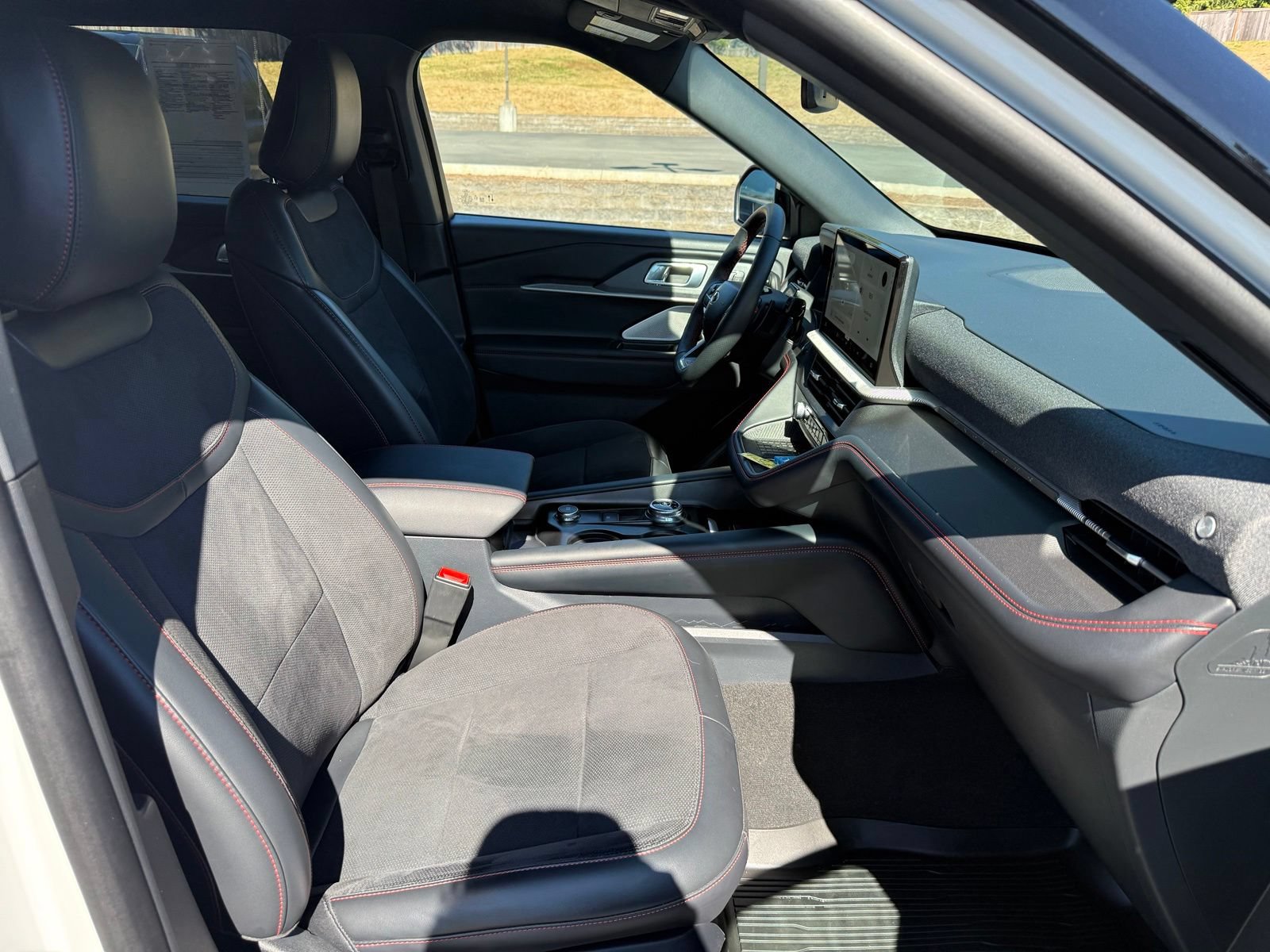 Used 2025 Ford Explorer ST AWD/4WD image 10