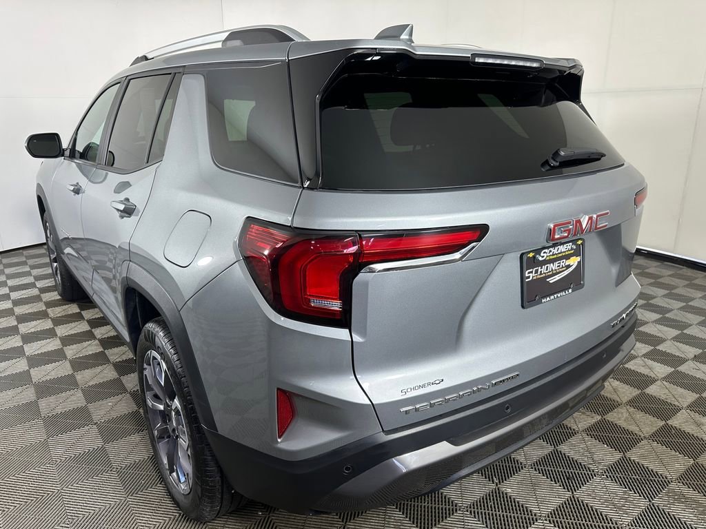 Used 2026 GMC Terrain Elevation w/ Elevation Premium Package image 3