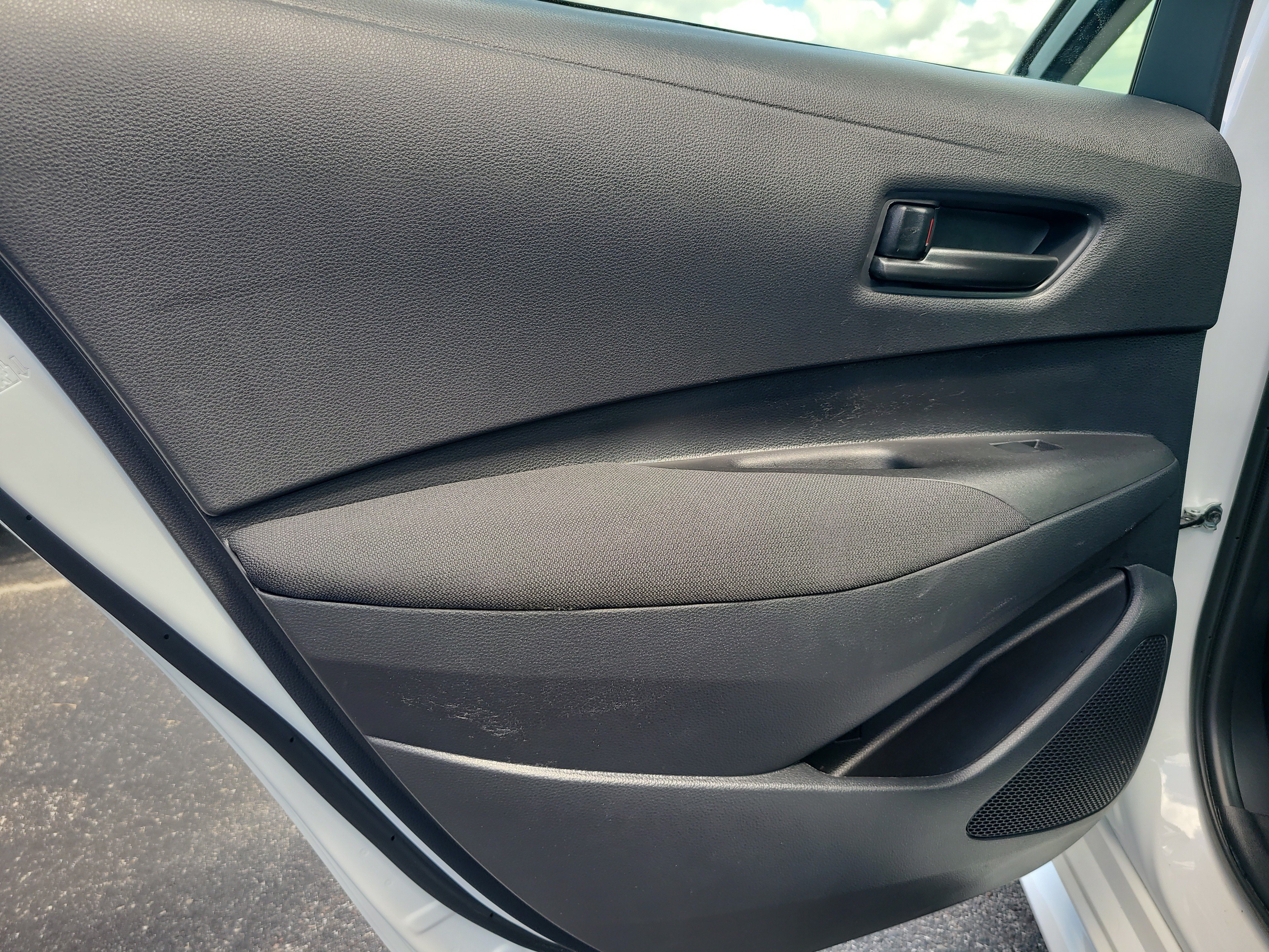 Used 2025 Toyota Corolla LE FWD image 10