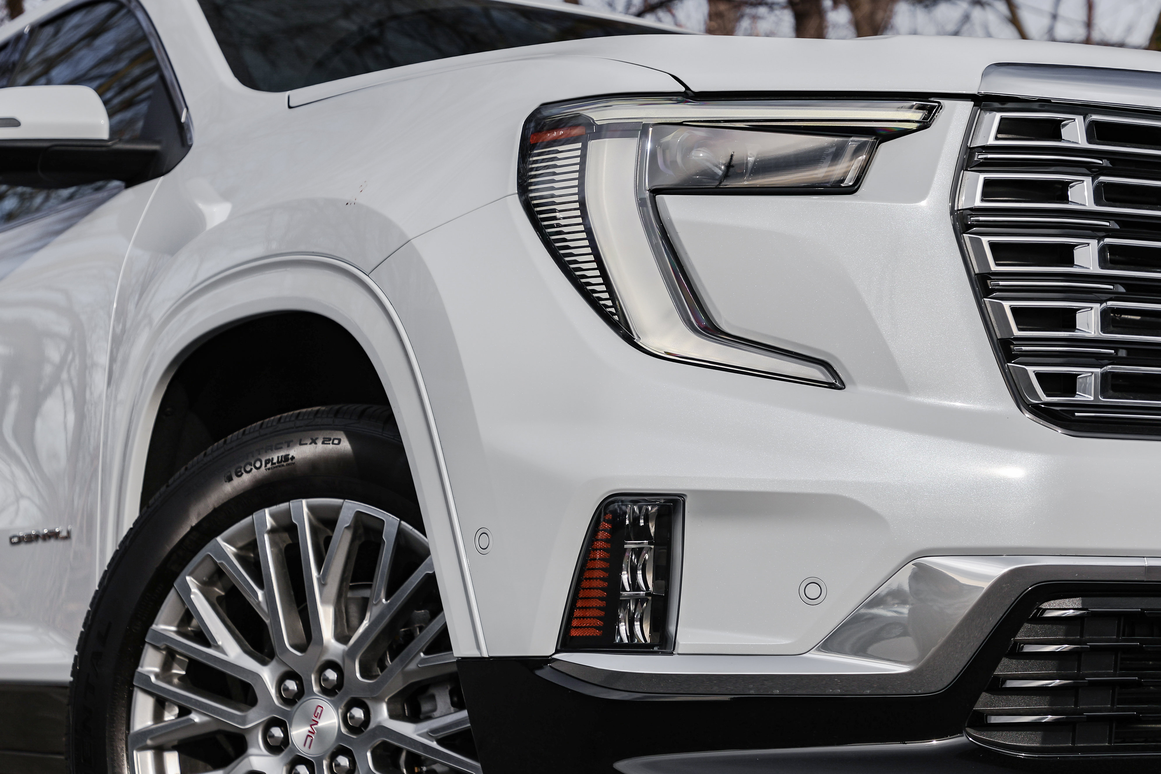 New 2026 GMC Acadia Denali w/ Super Cruise Package image 3