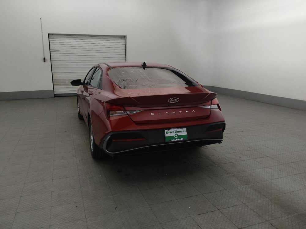 Used 2024 Hyundai Elantra SE FWD image 6