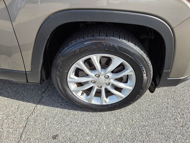 Used 2020 Jeep Cherokee Latitude FWD image 15