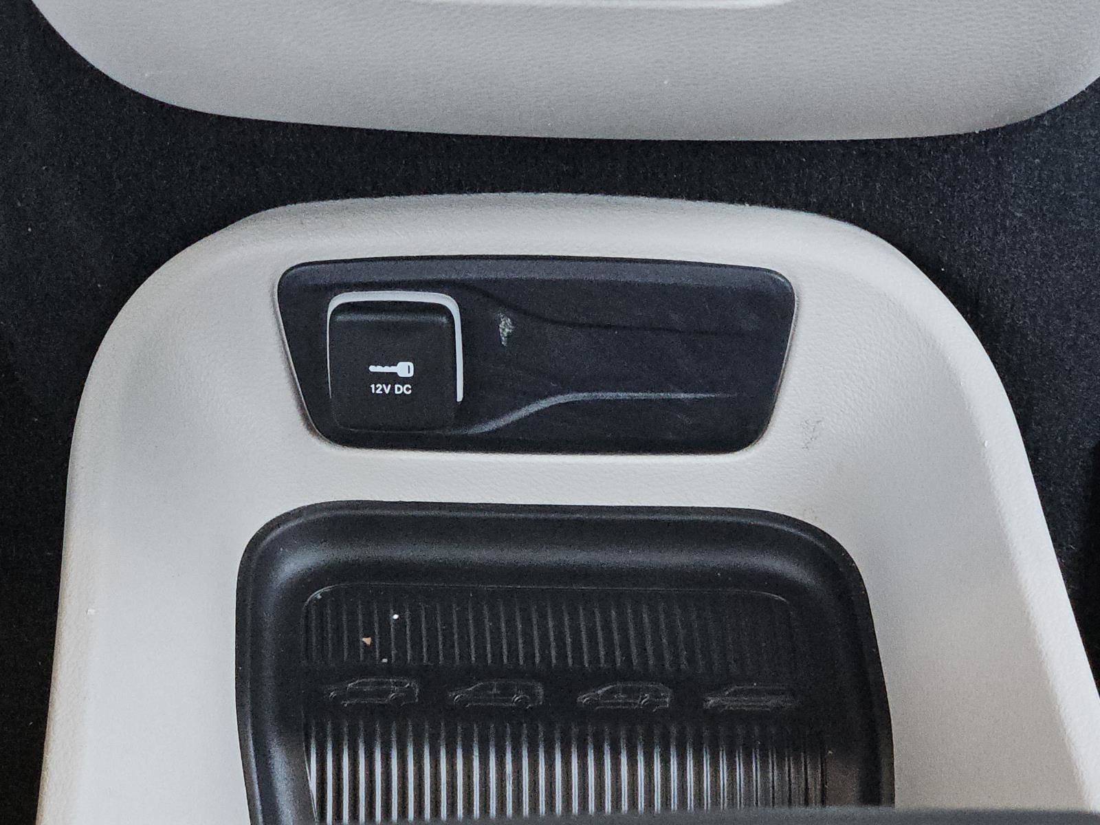 Used 2023 Chrysler Pacifica Touring-L image 14