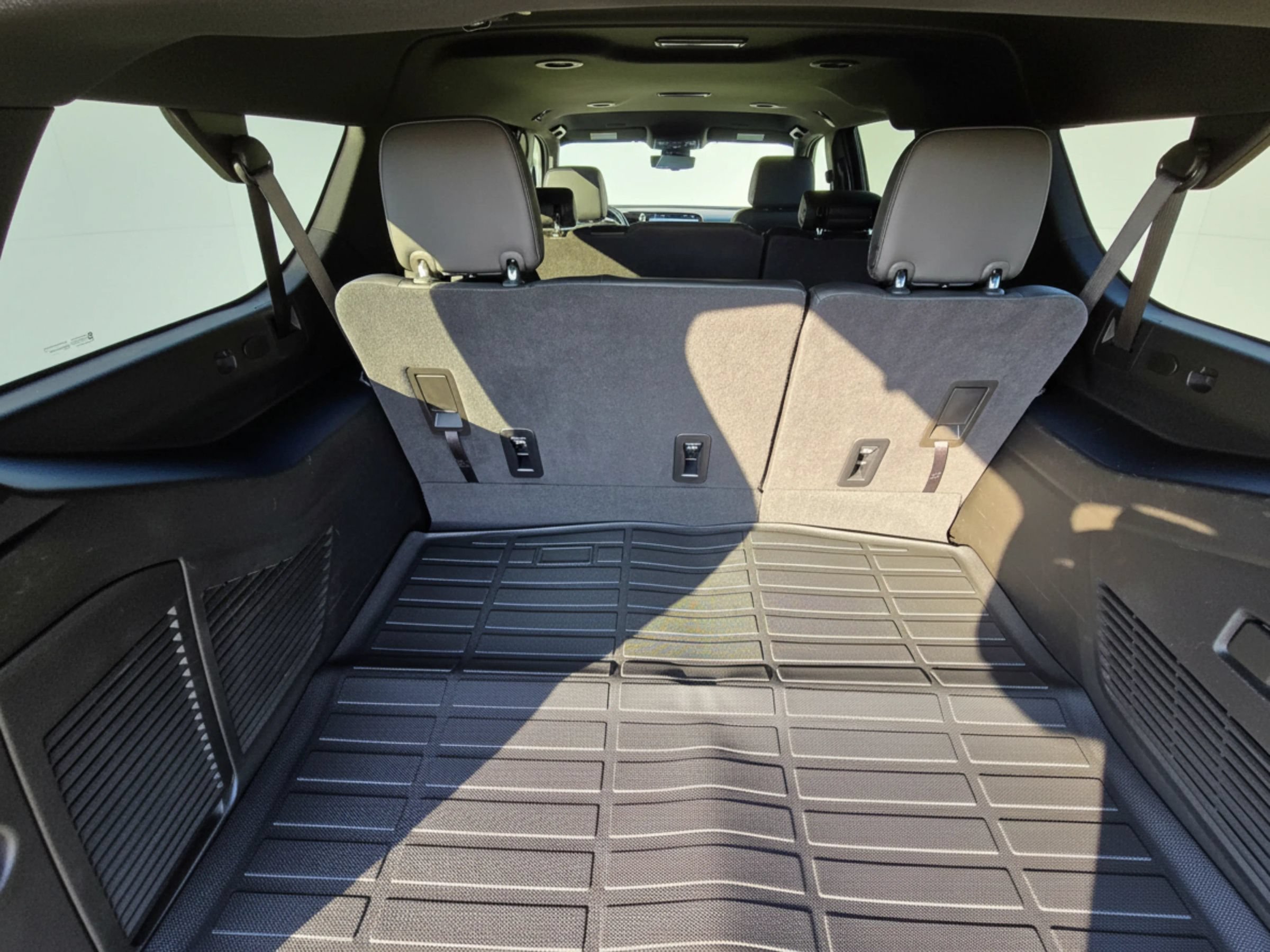 Used 2025 Chevrolet Suburban Z71 AWD/4WD image 16