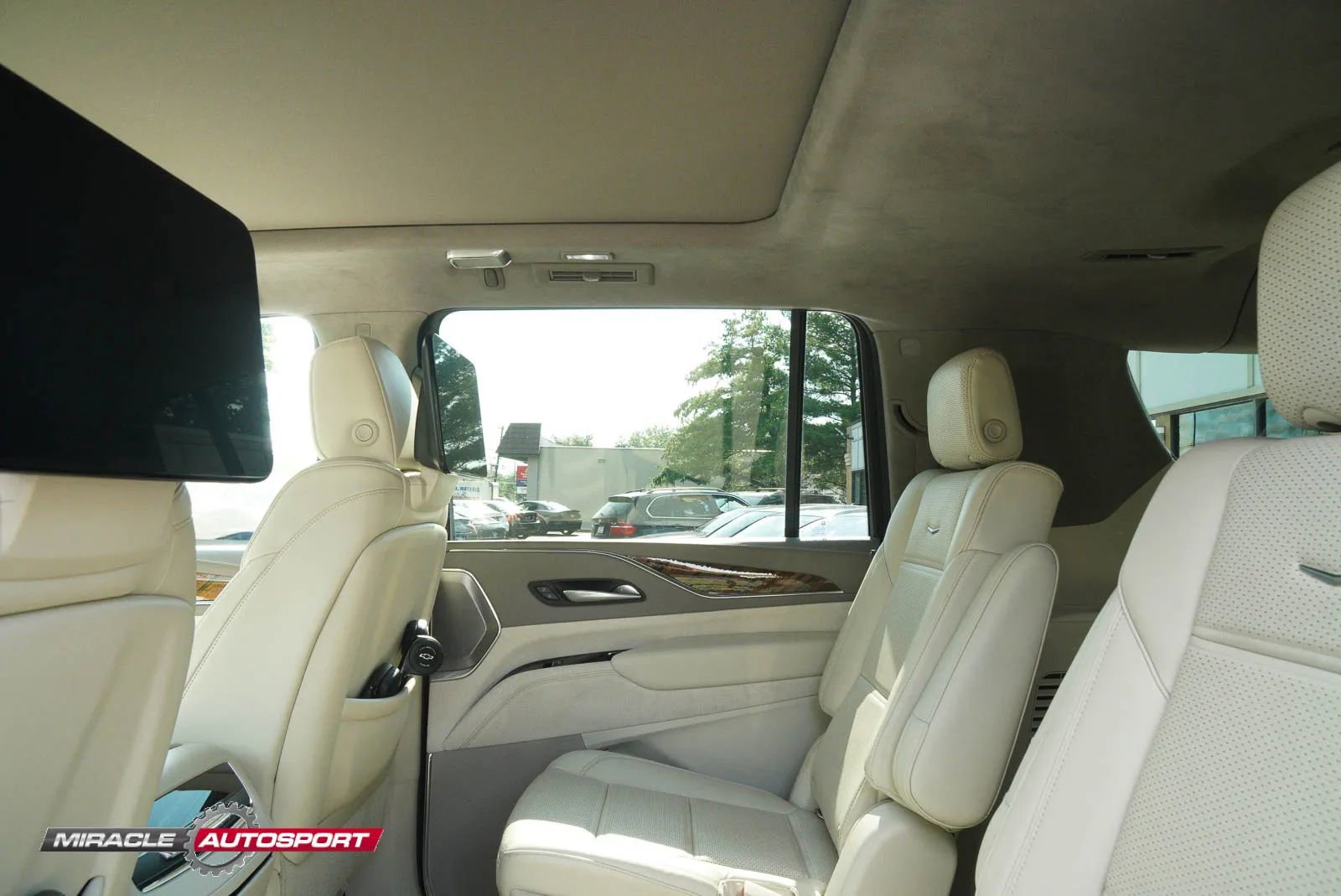 Used 2021 Cadillac Escalade ESV Premium Luxury Platinum AWD/4WD image 26