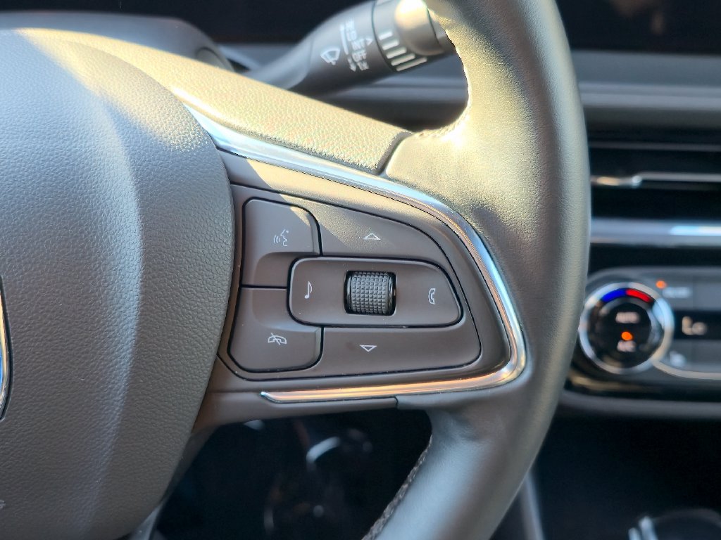 Used 2025 Buick Envista Sport Touring w/ Convenience I Package FWD image 21
