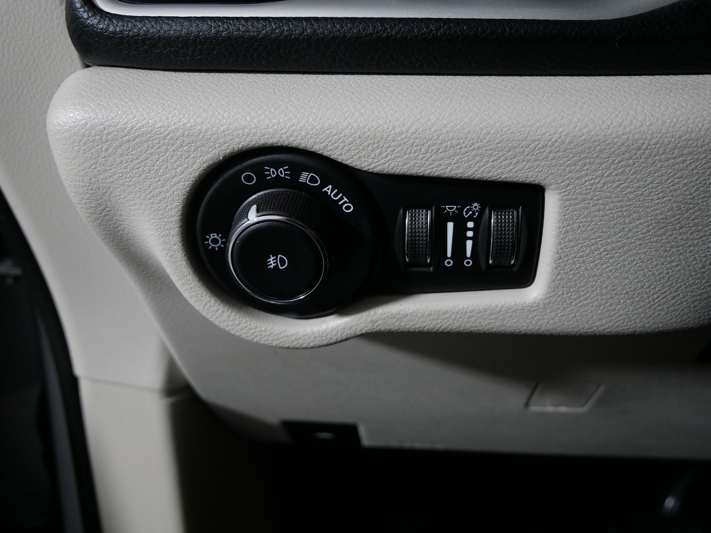 Used 2023 Chrysler Pacifica Touring-L FWD image 26