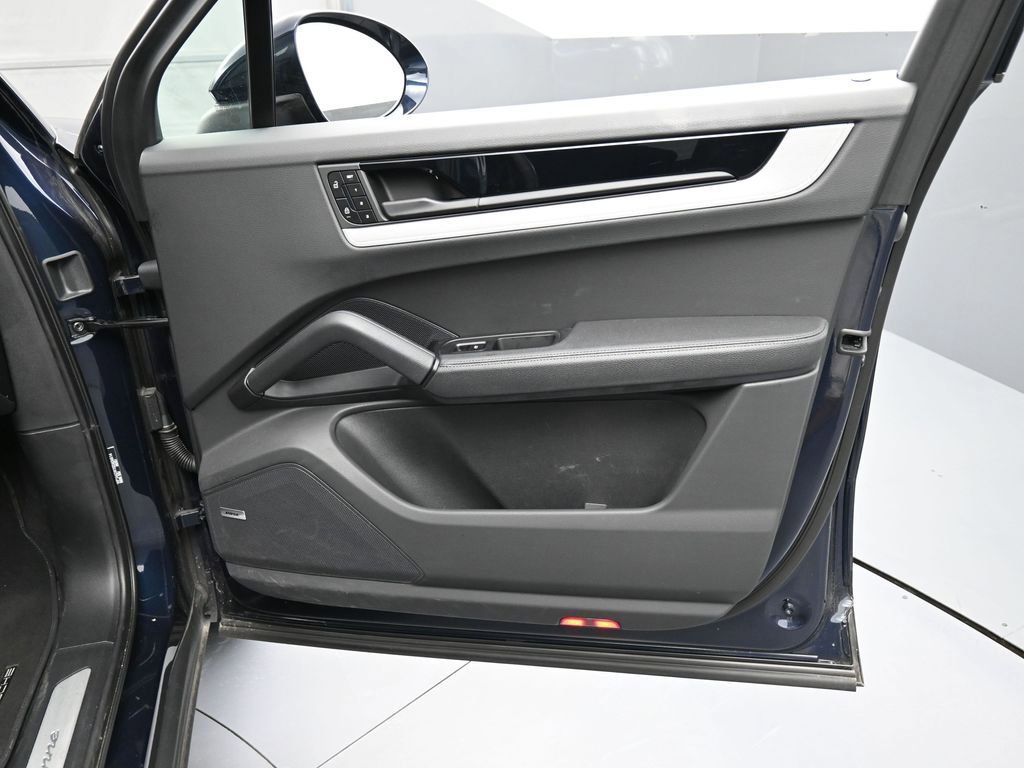 Certified 2025 Porsche Cayenne image 27