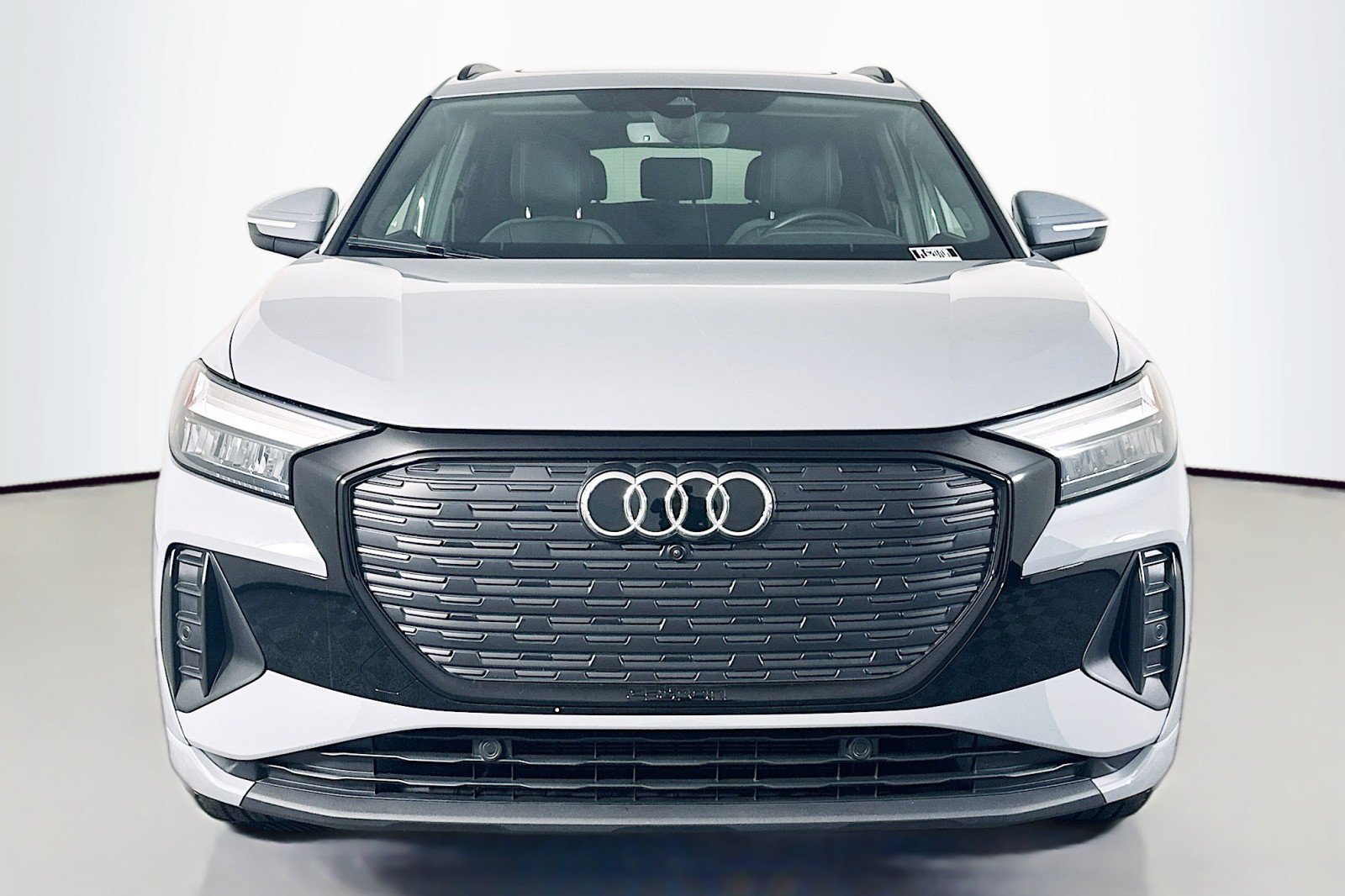Used 2025 Audi Q4 e-tron Premium Plus w/ Premium Plus RWD image 2