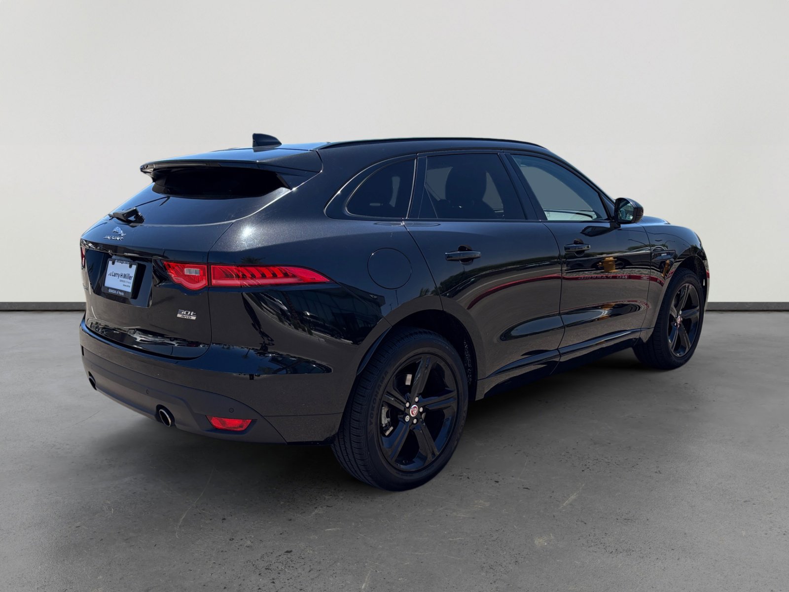 Used 2018 Jaguar F-PACE R-Sport AWD/4WD image 5