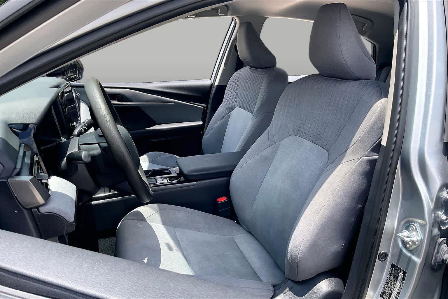 Used 2025 Toyota Camry LE w/ Convenience Package FWD image 8