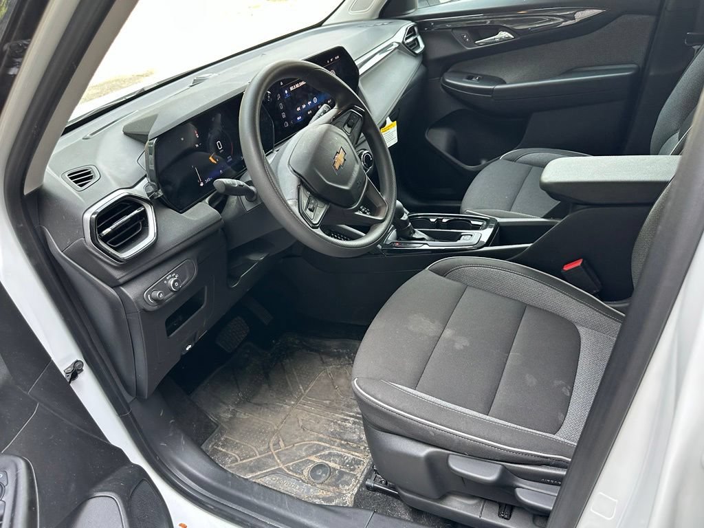 Used 2024 Chevrolet TrailBlazer LS w/ LS Convenience Package FWD image 10