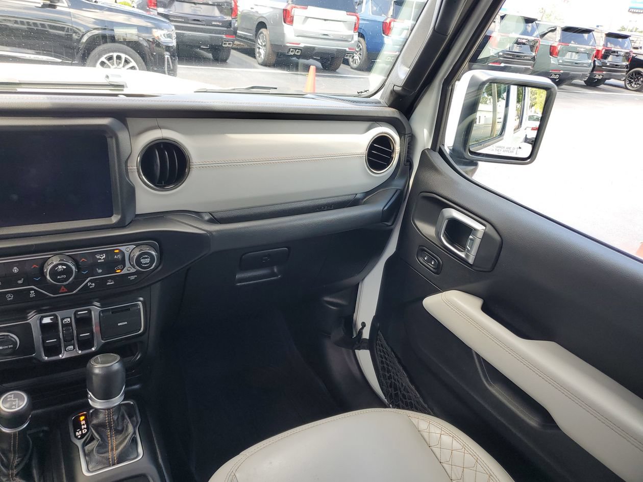 Used 2022 Jeep Wrangler Unlimited Sahara AWD/4WD image 14