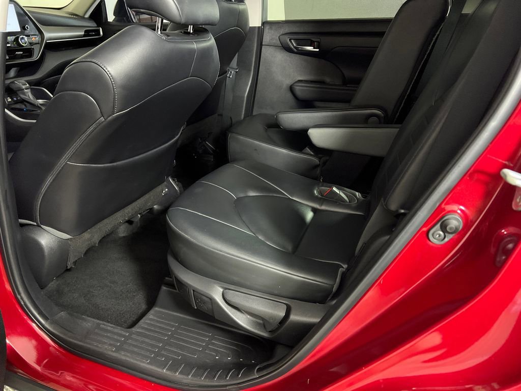 Used 2023 Toyota Highlander XLE image 22