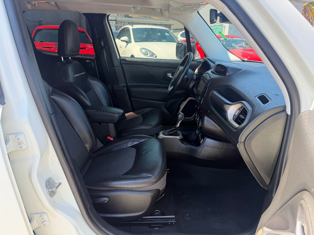 Used 2017 Jeep Renegade Trailhawk AWD/4WD image 25