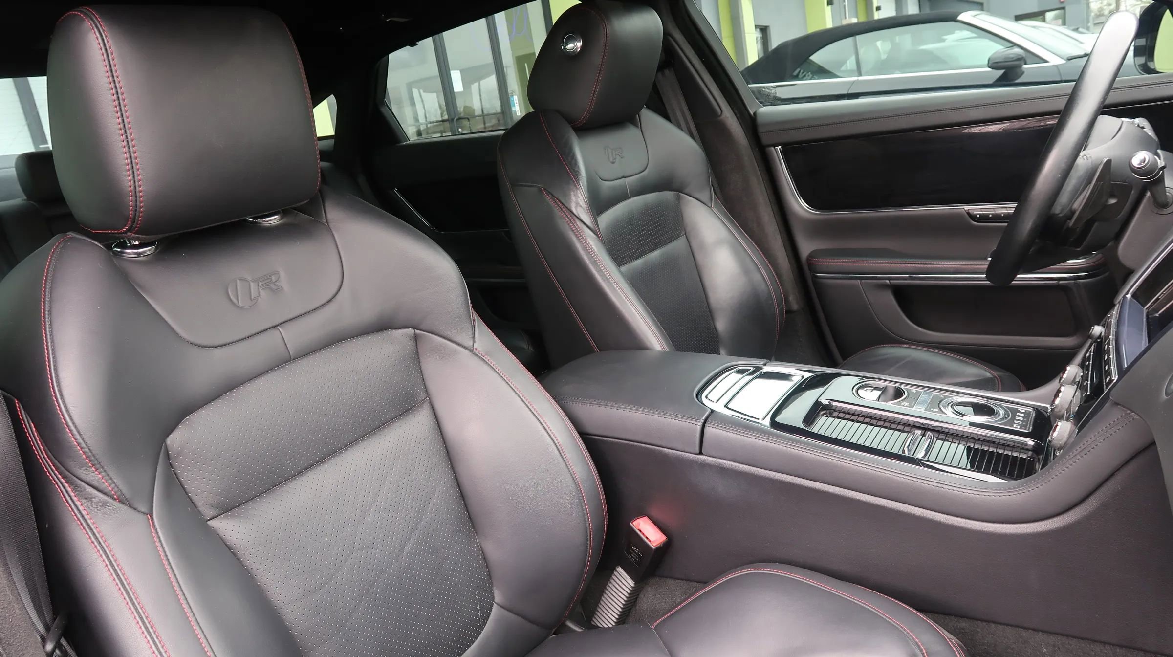 Used 2014 Jaguar XJ R LWB image 26