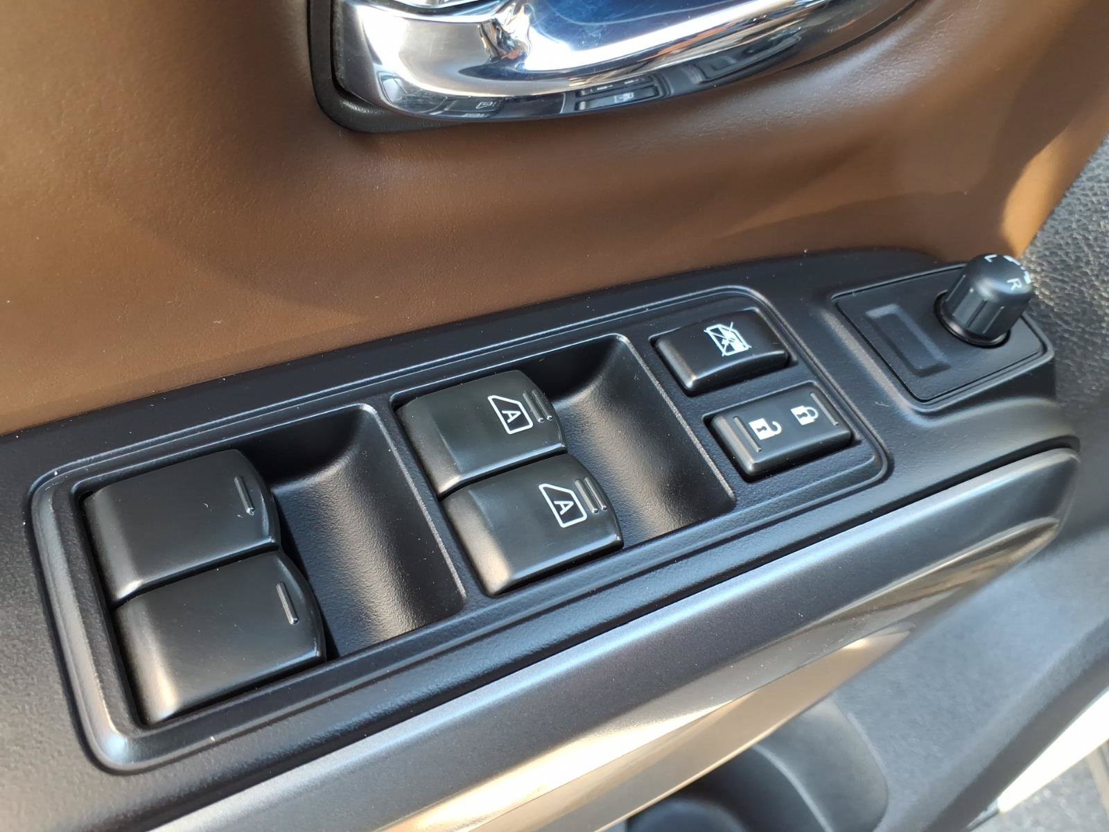 Used 2017 Nissan Titan Platinum Reserve AWD/4WD image 12